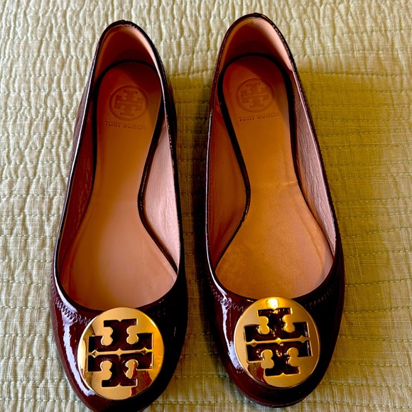 Tory Burch Shoes - Tory Burch Burgundy Flats With Gold Logo size 9.5